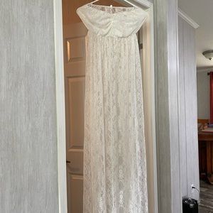 Maternity dress for pictures opens on the front , have to get bottoms .